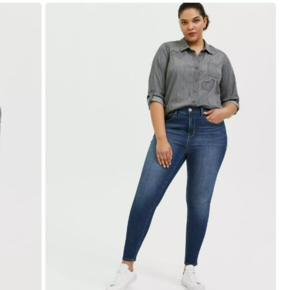 Torrid Taylor Dark Grey Denim Heart Button Front Relaxed Fit Shirt 2 Valentine's - Picture 3 of 16